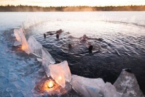 Aurora Arctic Ice Floating in Rovaniemi, Small-group - The Aurora Hunt Over Rovaniemi: Why the Sky Might Cooperate