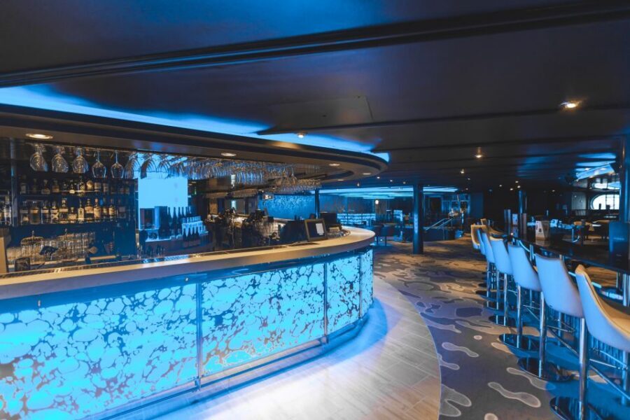 From Helsinki: 3-Day Return Cruise to Stockholm & Breakfast - Dining and Entertainment Onboard: Food, Shows, and a Sauna Reset