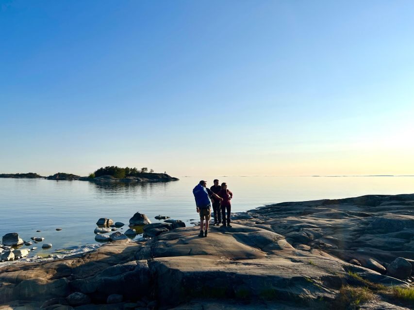 From Helsinki: Archipelago Excursion in Porkkalaniemi - Berries, mushrooms, and bird talk: learning the coast by using your senses