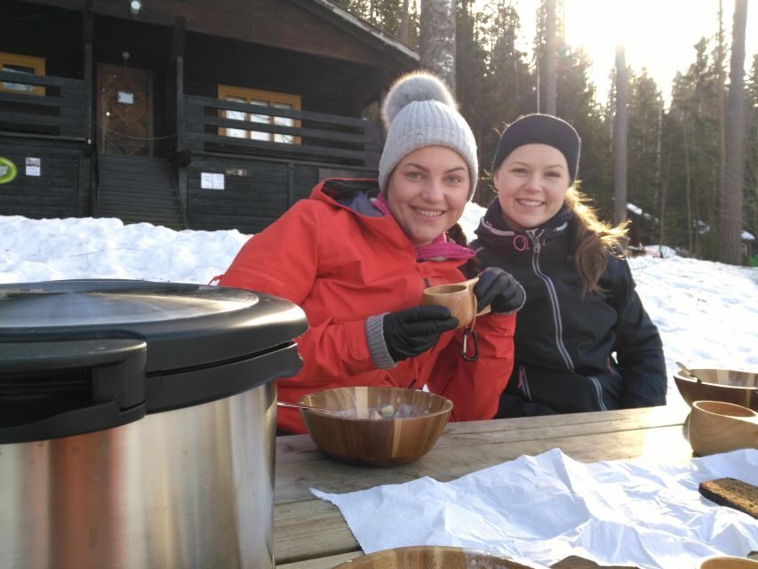 From Helsinki: Nuuksio National Park Hiking Tour with Food - Guide style and why it matters on a forest hike