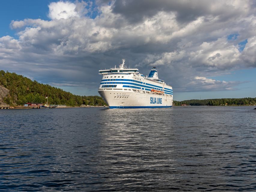 From Helsinki: Overnight Cruise to Stockholm with Breakfast - Saunas, Bars, Karaoke, and Starlight Palace Entertainment