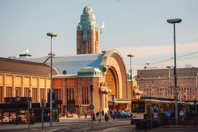 Helsinki and Suomenlinna Sightseeing Tour - Senate Square, Old Market Hall, and Esplanadi Park: classic Helsinki mood