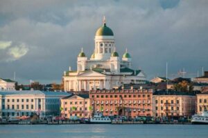 Helsinki: Architectural Highlights Guided Walking Tour - Senate Square and Helsinki Cathedral: the city’s formal face