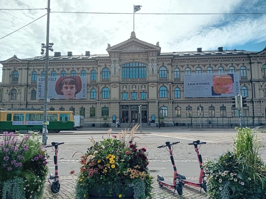 Helsinki: Architectural Highlights Guided Walking Tour - Monuments and book culture: Runeberg, Academic Bookstore, and Rautatalo