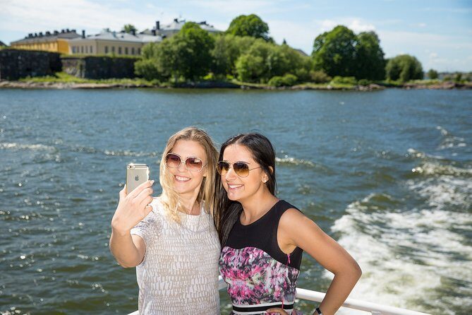 Helsinki Canal Cruise - Islands and viewpoints you’ll recognize later