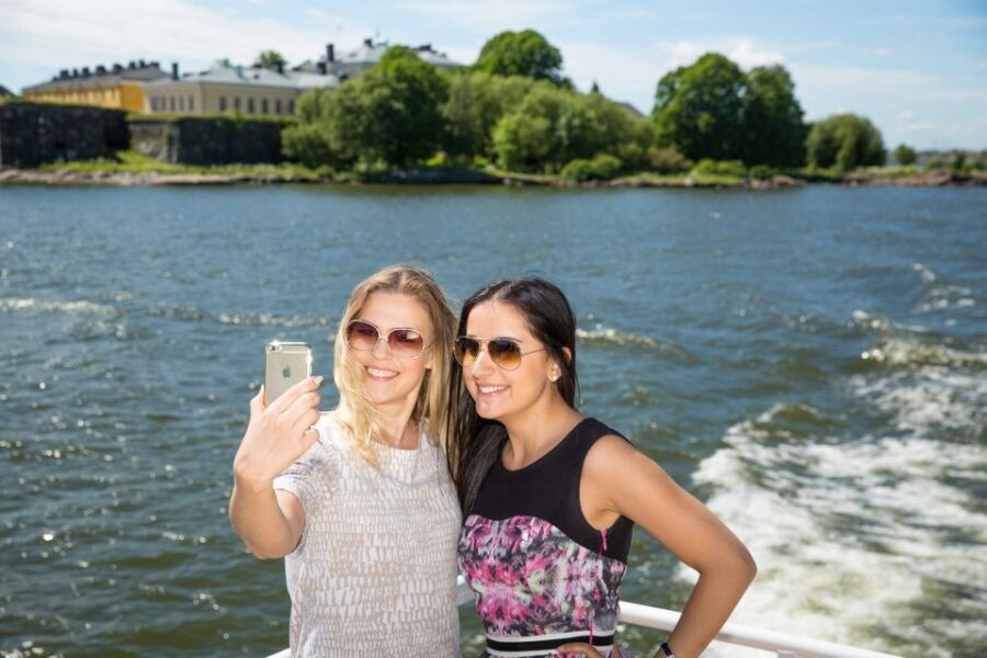 Helsinki: City Highlights 1.5-Hour Archipelago Cruise - From Market Square to the Sea: Starting Your 90 Minutes on Stromma