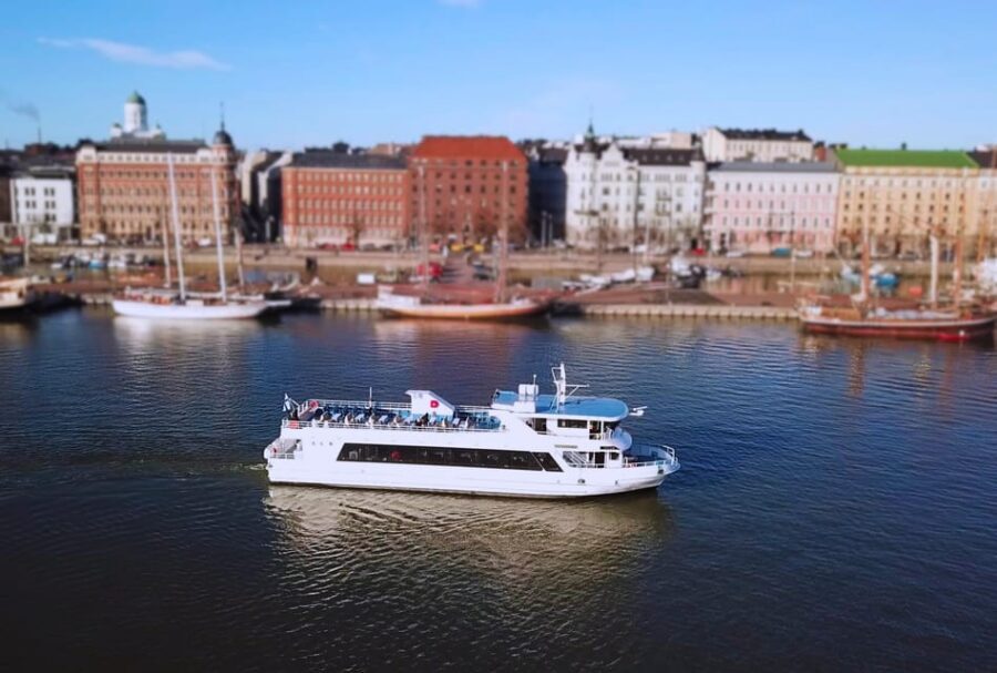 Helsinki: Evening Archipelago Cruise - Past UNESCO Suomenlinna: The Fortress Moment