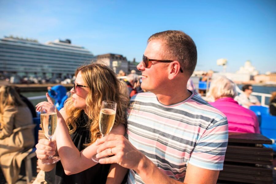 Helsinki: Hop-On Hop-Off Bus and Sightseeing Boat Tour - Finding Stop 1 and the Market Square boat departure