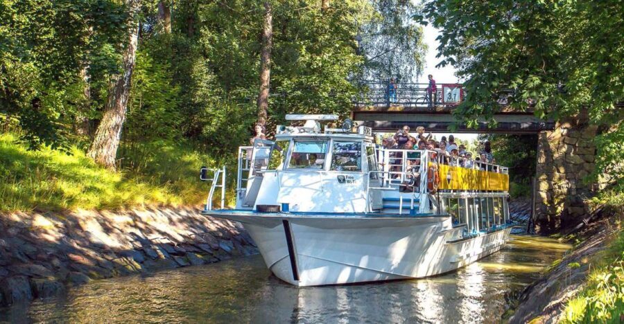 Helsinki: Sightseeing Canal Cruise with Audio Commentary - Icebreakers and maritime muscle: a Helsinki view with real character
