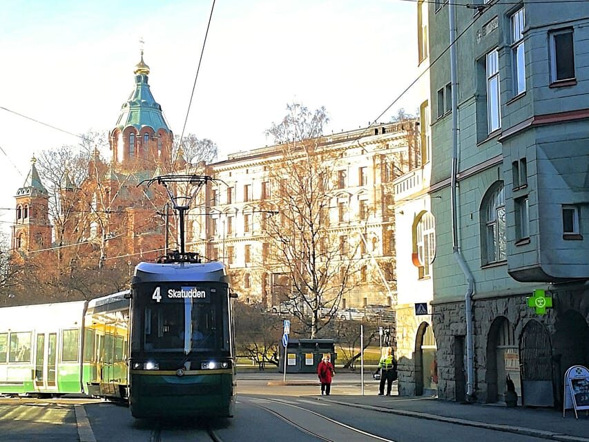 Helsinki: Tram Tour - Kaivopuisto park time: breathing room with real city edges
