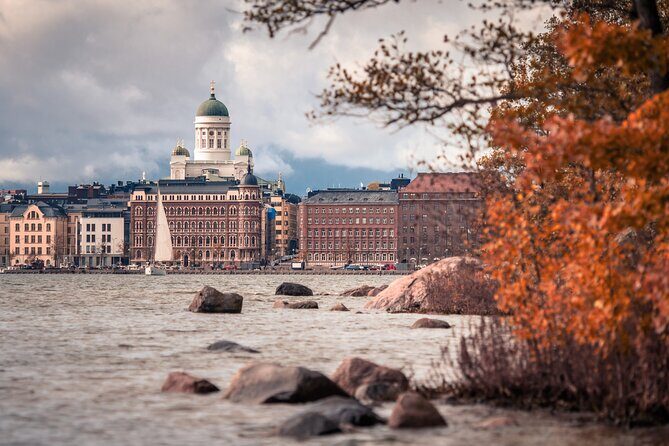 Helsinki walking tour with a city planner - Meeting points and walking reality: how to plan your shoes and timing