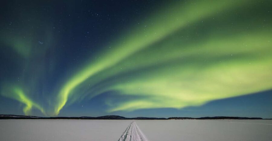 Ivalo: Lake Inari Northern Lights Tour w/ Reindeer & Dinner - The long lakeside pause: photos, silence, and aurora odds