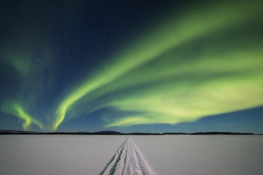 Ivalo: Lake Inari Northern Lights Tour w/ Reindeer & Dinner - Small group and local guide: why the atmosphere stays friendly