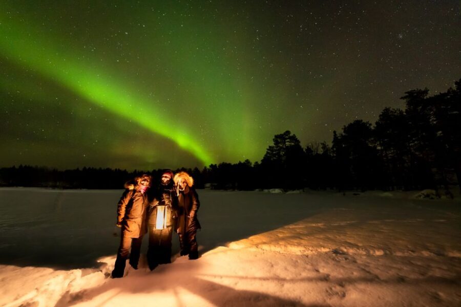 Levi: Northern Lights Tour by Minivan - How the Levi Pickup by Minivan Keeps It Easy