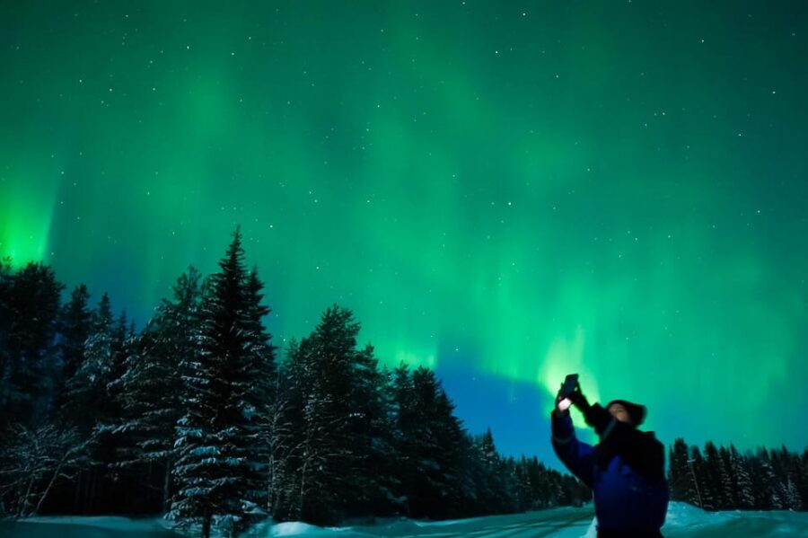 Levi: Northern Lights Tour with Guaranteed Sightings - Staying warm (so you can actually enjoy standing out there)