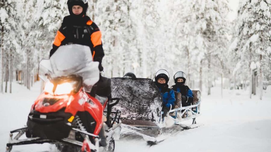 Levi: Snowmobile Safari to the Levi Nature - The first lesson: how you learn to drive (and why it matters)