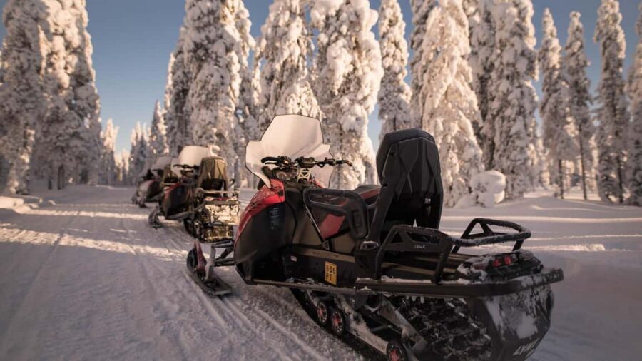 Levi: Snowmobile Safari to the Levi Nature - Photo stops, hot berry juice, and the Lapland breaks