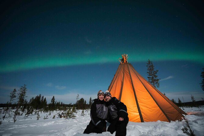 Private Northern Lights photography tour in Rovaniemi - Pro aurora photography help: tripods, phone mounts, and camera setup on location