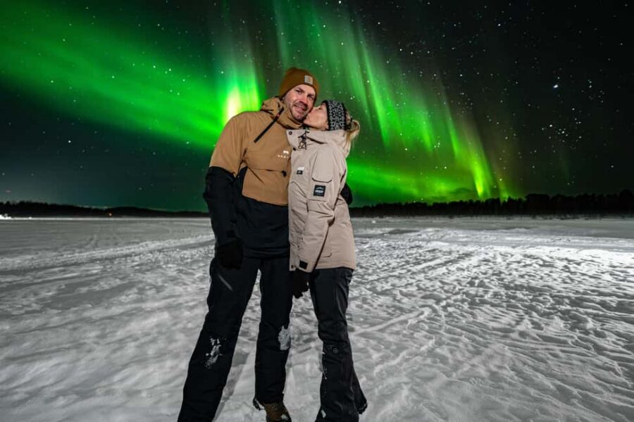 Rovaniemi: Guaranteed Northern Lights Tour with Photos - Small group size: up to 8 people means better attention