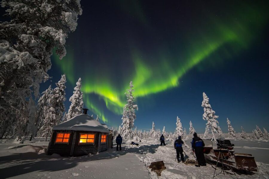 Rovaniemi: Lakeside Private Sauna with Aurora Borealis - Private Group Energy: How the Group Size Changes the Mood