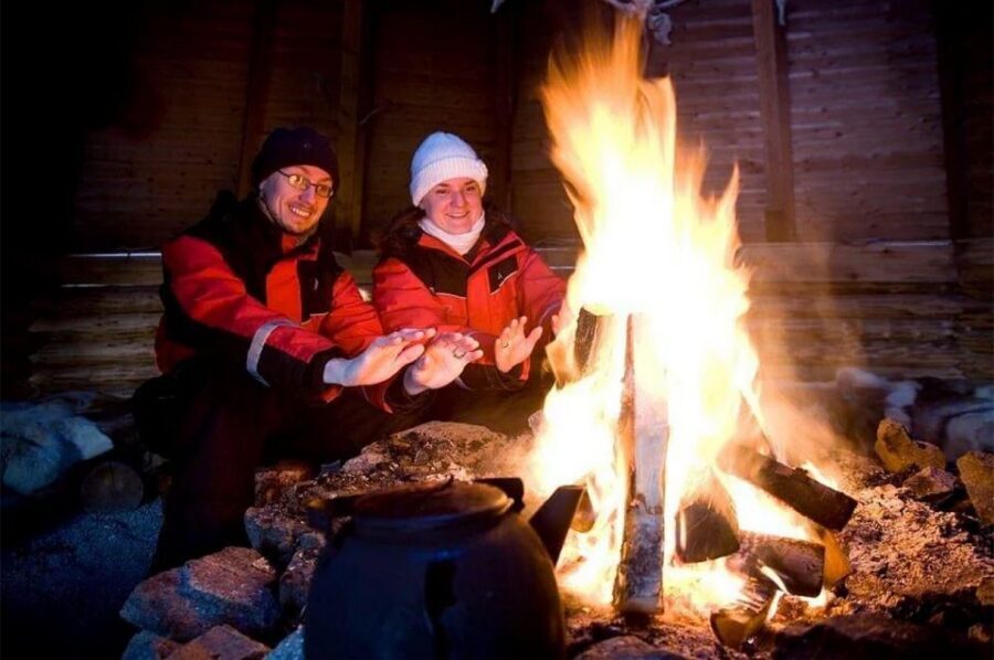 Rovaniemi: Lapland Northern Lights Tour with BBQ - Group Size, Waiting, and the Reality of Staying Warm
