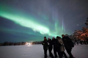 Rovaniemi: Northern Lights Pro Guaranteed - Unlimited Distance - Picking up in Rovaniemi: smooth start, small-group advantage