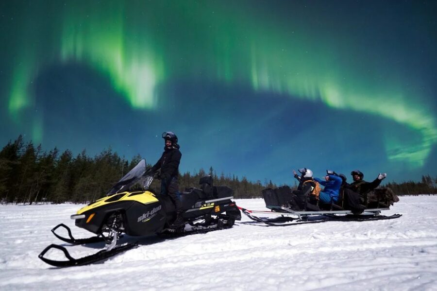 Rovaniemi: Northern Lights Sleigh Ride - From Rovaniemi: a Northern Lights evening that starts in the city