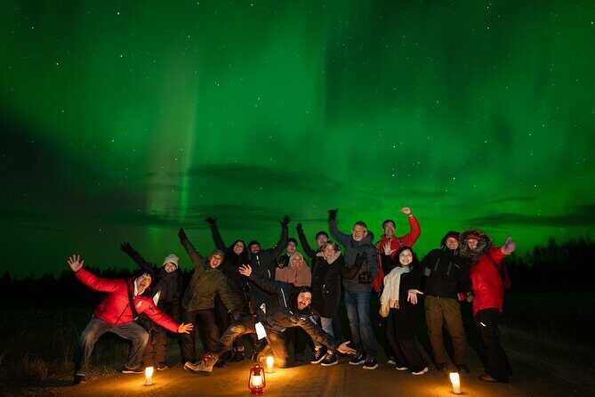 Rovaniemi: Northern Lights Small Group Money-Back Guarantee - Entering the van at Koskikatu: pickup, timing, and what it really means
