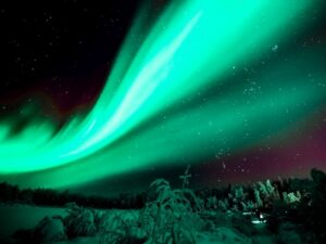 Rovaniemi: Northern Lights Tour with Guaranteed Sightings - How the Aurora Command Center turns waiting into strategy