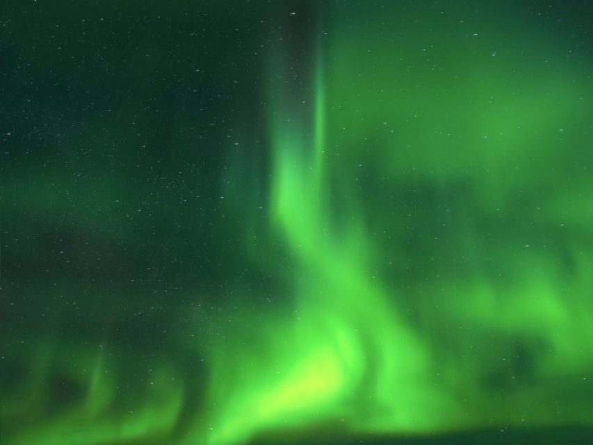 Rovaniemi: Northern Lights Tour with Guaranteed Sightings - What your night looks like: stops, silence, and photo time