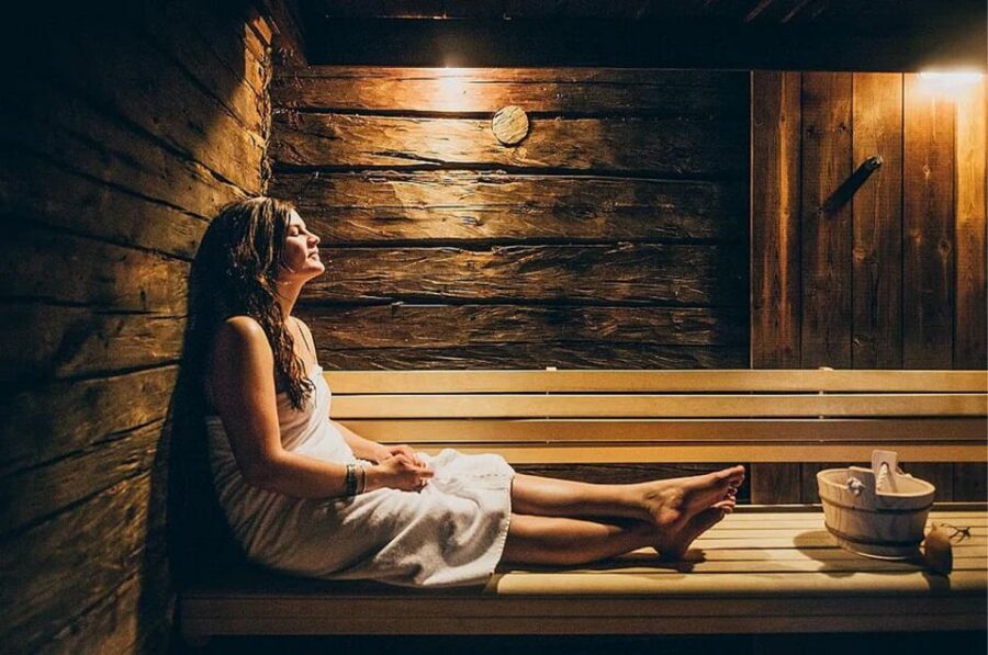 Rovaniemi: Northern Lights Trip with Arctic Sauna & Jacuzzi - Hot Drinks and Gingerbread: The Cozy Reset