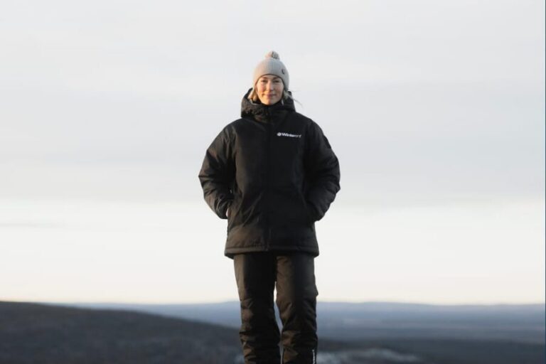 Rovaniemi: Rent Winter Clothing Sets - What You Get: Adult and Kids Winterent Sets (Jacket, Boots, Mittens)
