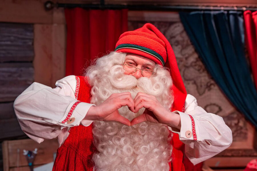Rovaniemi: Santa Claus Village + Husky & Reindeer Sled Ride - Photo time, souvenir browsing, and the real value of the guide
