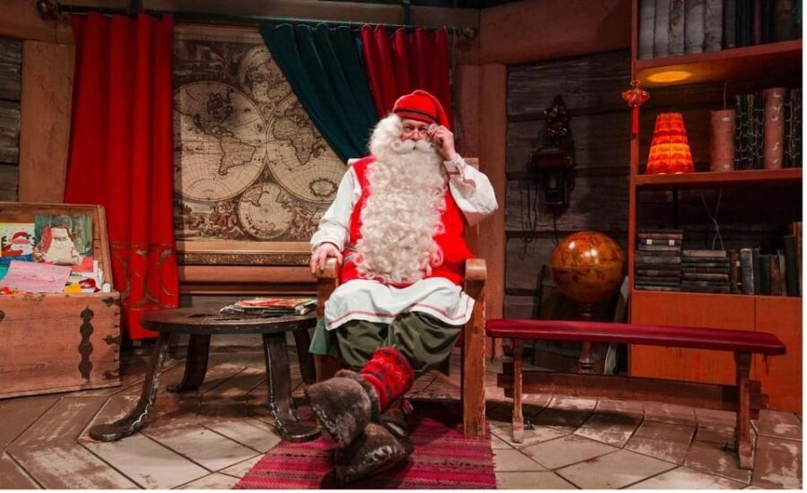 Rovaniemi: Santa Claus Village + Husky & Reindeer Sled Ride - When huskies and reindeer are actually running