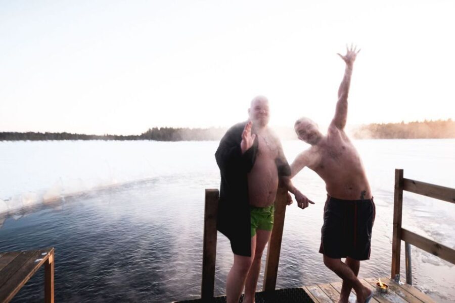 Rovaniemi: Sauna & Ice Swimming Tour with Dinner and Aurora - Arctic Lake Swimming: Cold Water Versus a Snow Plunge