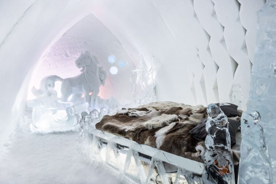 Rovaniemi: Snow Hotel Tour with Food by the Fire - The SnowHotel guided tour: ice rooms, sculptures, and the building story