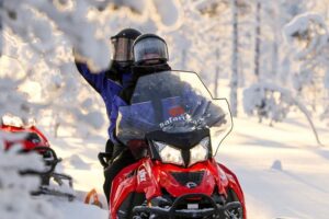 Snowmobiling Quick Spin - 2 h snowmobile experience in Rovaniemi - The gear matters more than you think
