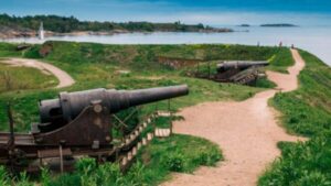 Suomenlinna: Guided Walking Tour with an Authorized Guide - Your stop-by-stop route: Artillery Bay, Great Courtyard, Piper’s Park, Dry Dock