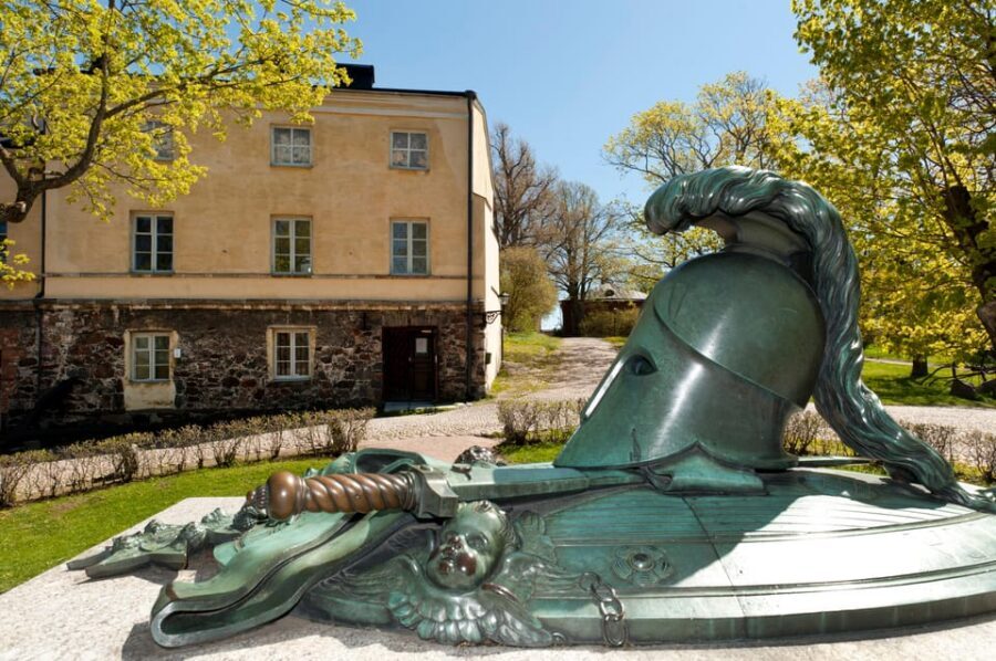 Suomenlinna: Guided Walking Tour with an Authorized Guide - Sustainability label: why it matters on a UNESCO island