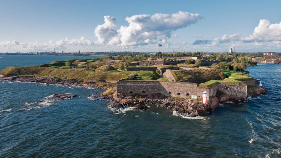 Suomenlinna: Guided Walking Tour with an Authorized Guide - Who this tour suits best (and who should plan differently)